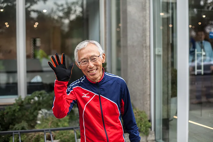 Prof. Hiroaki Tanaka biegnący slow jogging